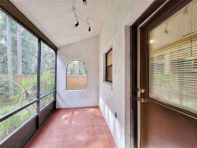 Building Photo - 2635 SW 35th Pl