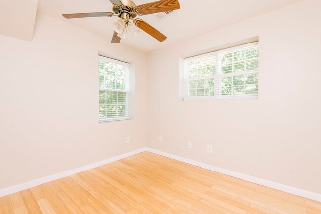 Building Photo - 3 Bedroom Home with Spacious Back yard Close to NCSU!
