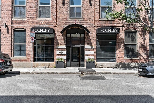 Building Photo - 320 W 2nd St