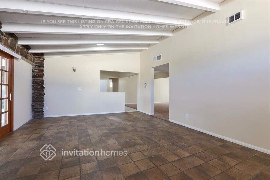 Building Photo - 8002 Crosnoe Ave