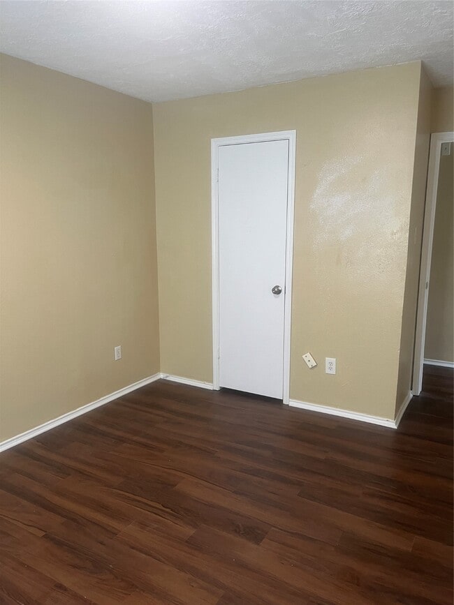 Building Photo - 2038 Greenwest Dr