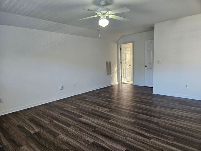 Building Photo - Ivy Square Patio Home