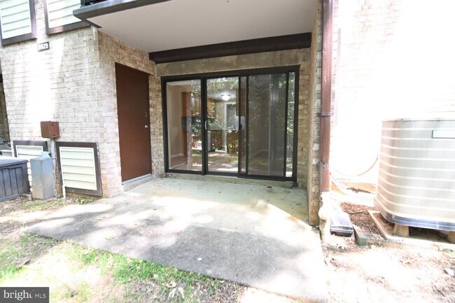 Building Photo - 11629 Stoneview Square