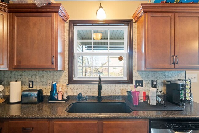 Building Photo - Nice Home in Peach Tree Subdivision Waiting for you to Call home TODAY