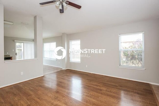 Building Photo - 3 Bedroom Pet-Friendly Home in Fort Worth,...