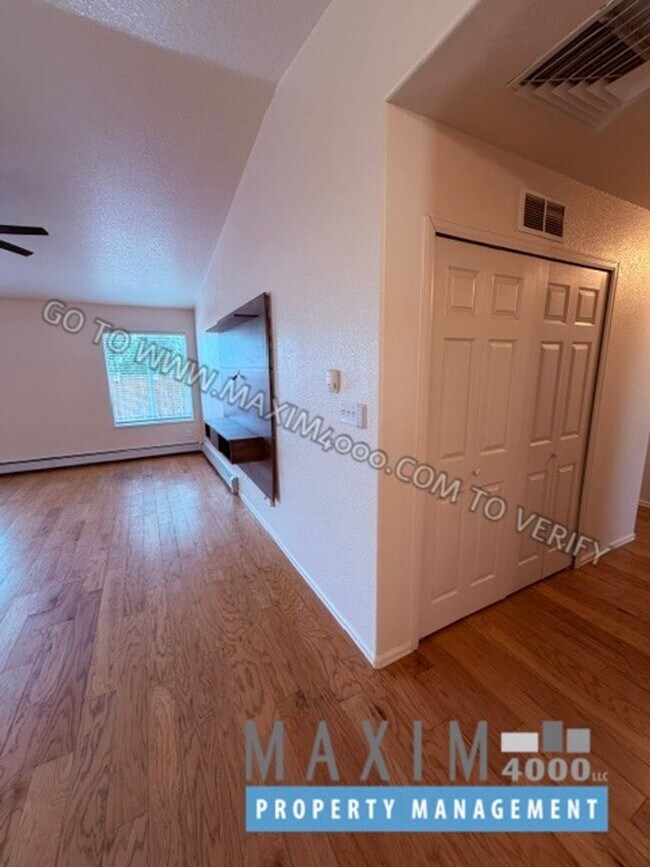 Building Photo - 255 Sargent Cir