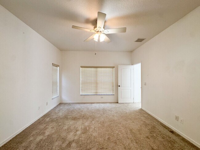 Building Photo - Pines at Lake Saunders 3 bedroom 2 bath home with double car garage