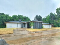 Building Photo - 12136 Thorn Ridge Rd