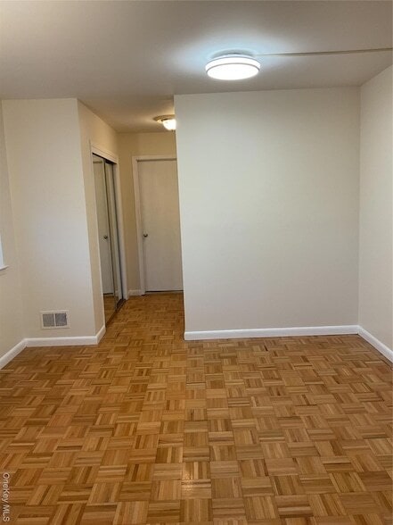 Building Photo - 430 Somerset Dr