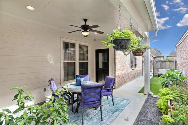 Building Photo - 4 Bedroom House  House in Gated Community| Community Pool  & Gym