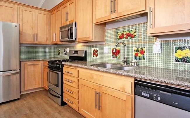 Building Photo - Cute 4 Bedroom House Located in the Heart of Rancho Bernardo!