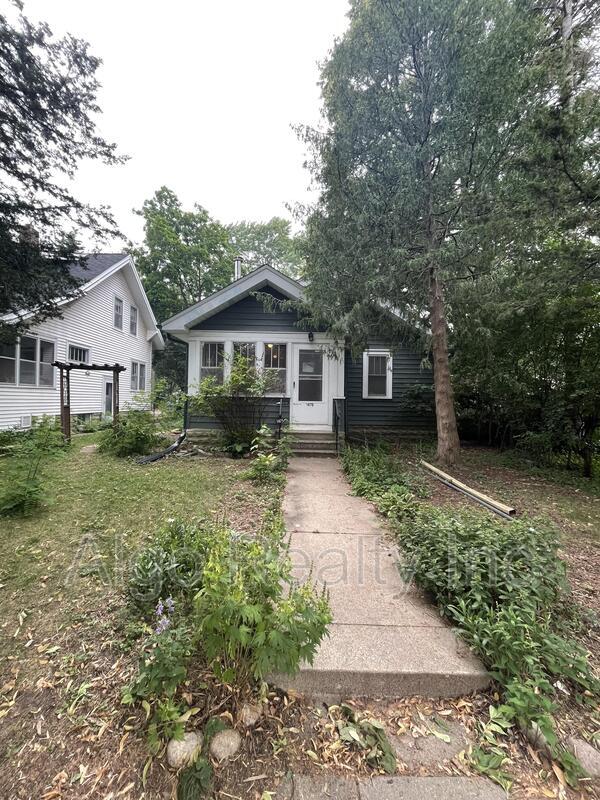 Building Photo - 1475 Albert St N