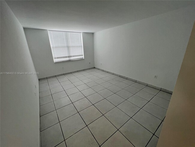 Building Photo - 17890 W Dixie Hwy