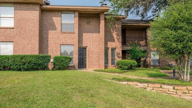 Building Photo - 5809 Hollytree-