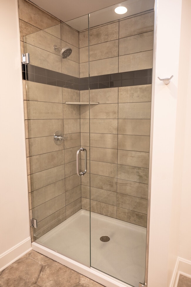 2201 | Tiled Showers - ArriveKC Condos