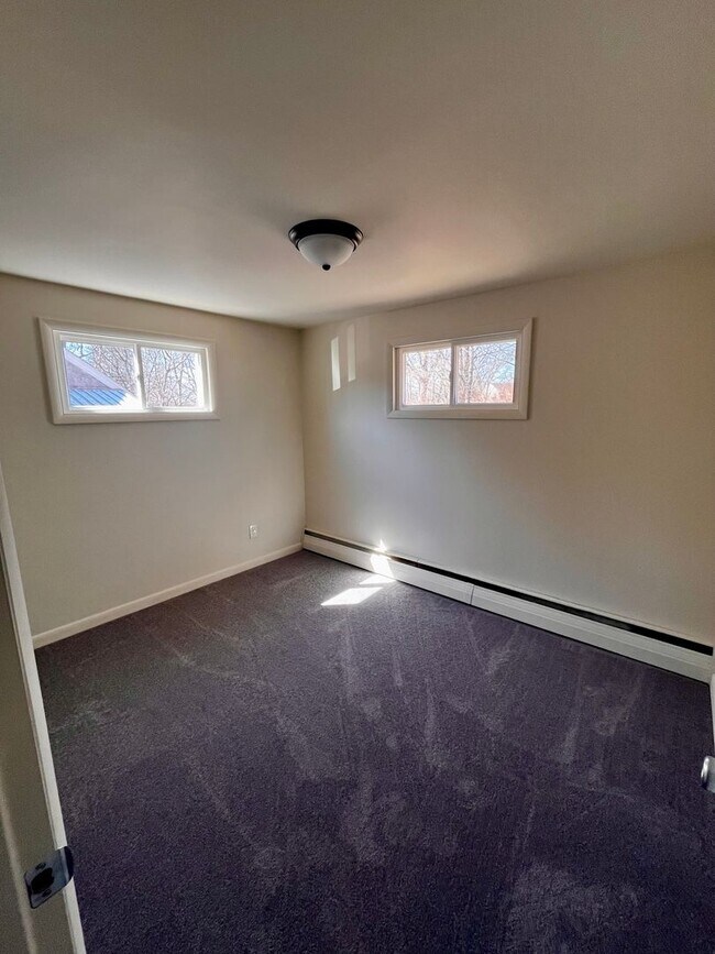 Building Photo - 4 Bed Single Family Home Available Now!