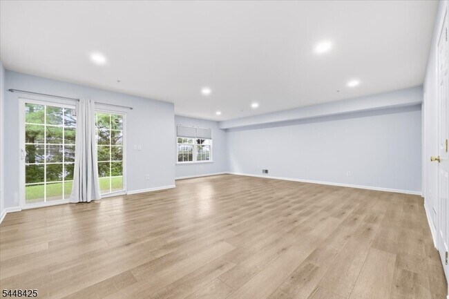 Building Photo - 604 Knollwood Ct