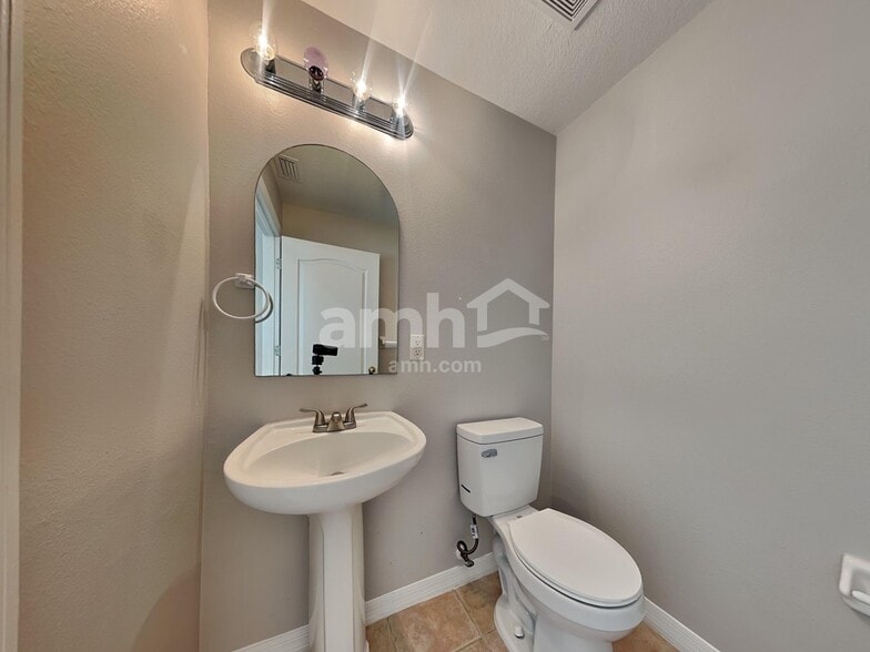 Building Photo - 9103 Crystal Commons Way