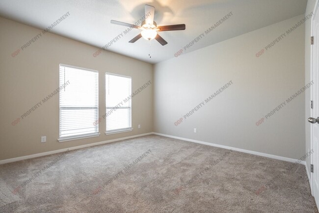 Building Photo - 1402 Shadow Hl Ln