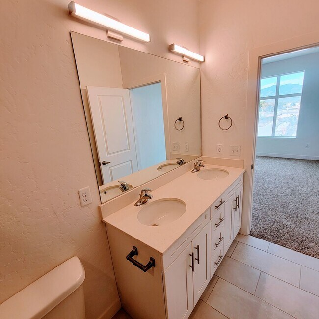 Building Photo - Phenomenal GORGEOUS HOME!!