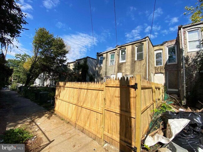 Building Photo - 3015 Rayner Ave