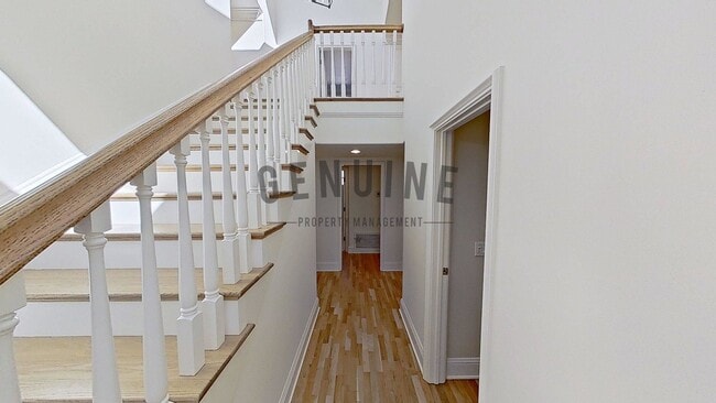 Building Photo - Beautiful Two-Level 5Bd 3.5Ba Home in Newport Beach