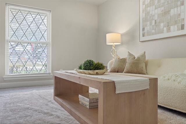 Building Photo - 6350 Glennox Ln