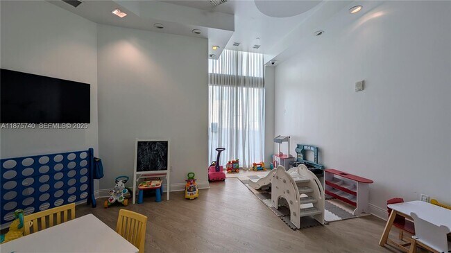 Building Photo - 350 S Miami Ave