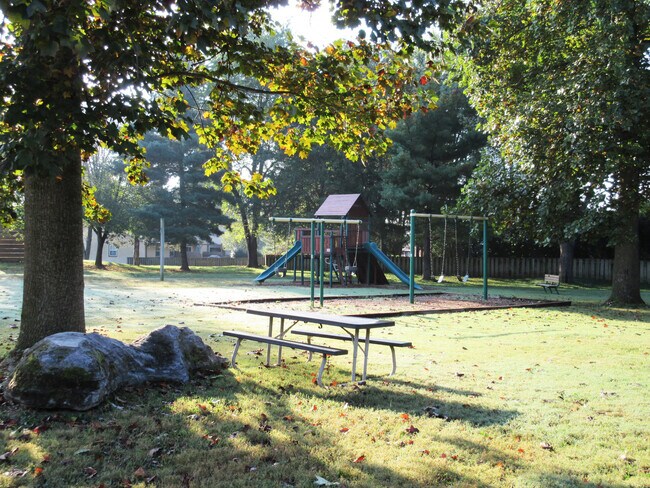 Building Photo - 2116 E Regency Plz