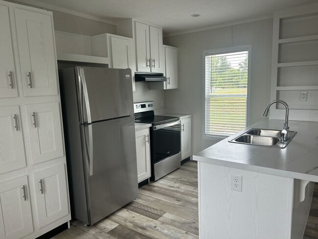 Building Photo - New Home! 3 Bedroom/2 Bath