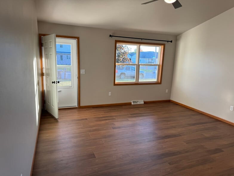 Building Photo - 1221 Trailside Terrace