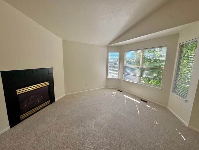 Building Photo - 4 Bed / 4 Bath Dream Home in the Hills at ...