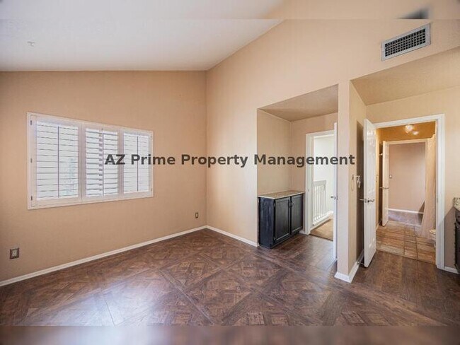 Building Photo - 1650 N Ventura Ln