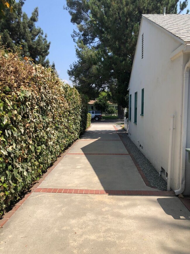 Building Photo - COMING SOON! Beautiful Home near Warner Brothers Studio! AVAILABLE 6/10/2026