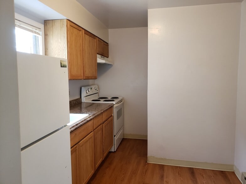 Kitchen - 302 1st Ave