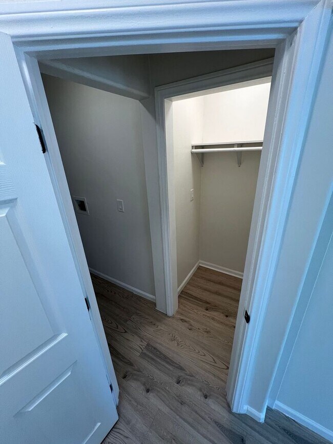 Building Photo - Charming 1BR/1BA w/Private Yard.  A Few Blocks From The Beach!