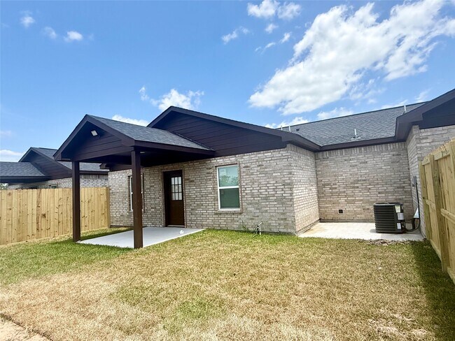 Building Photo - 9508 Quaker Ct