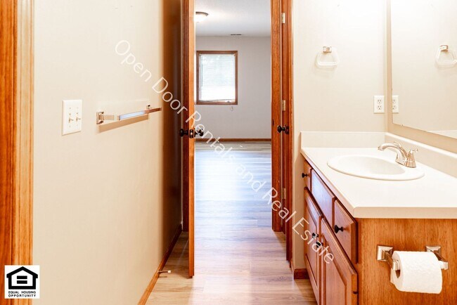 Building Photo - Fort Wayne Rising 1420/1422 Flagstone