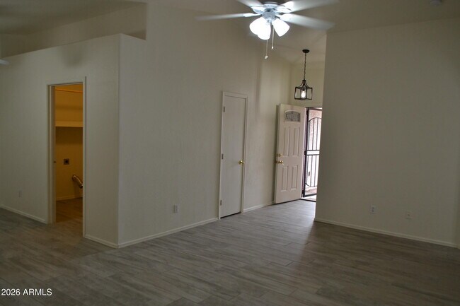 Building Photo - 445 E Osage Ave