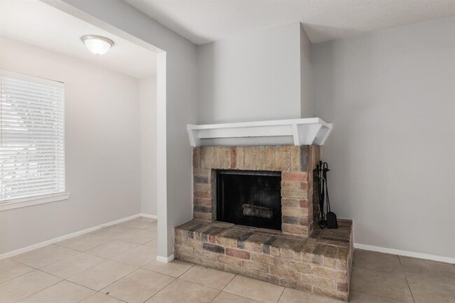 Building Photo - 10555 Turtlewood Ct