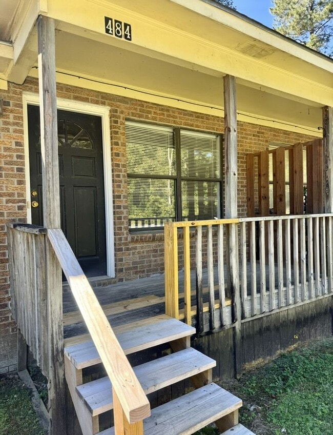 Building Photo - Duplex on East University Drive!