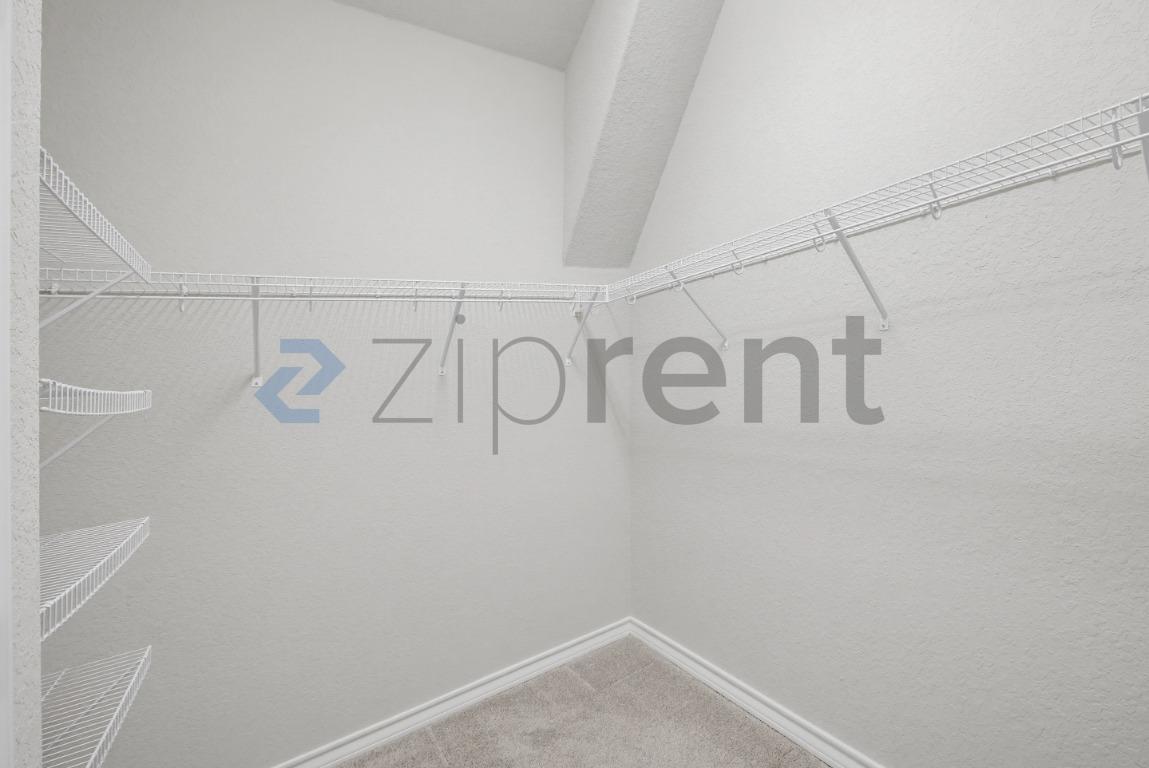 Building Photo - Unit