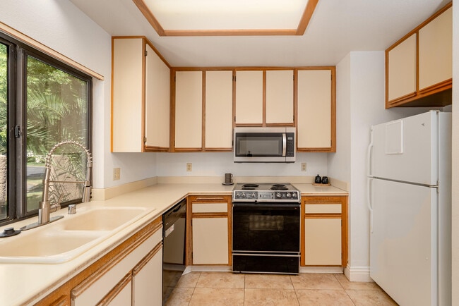 Building Photo - 28916 Isleta Ct