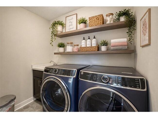 Building Photo - 429 Mario Dr