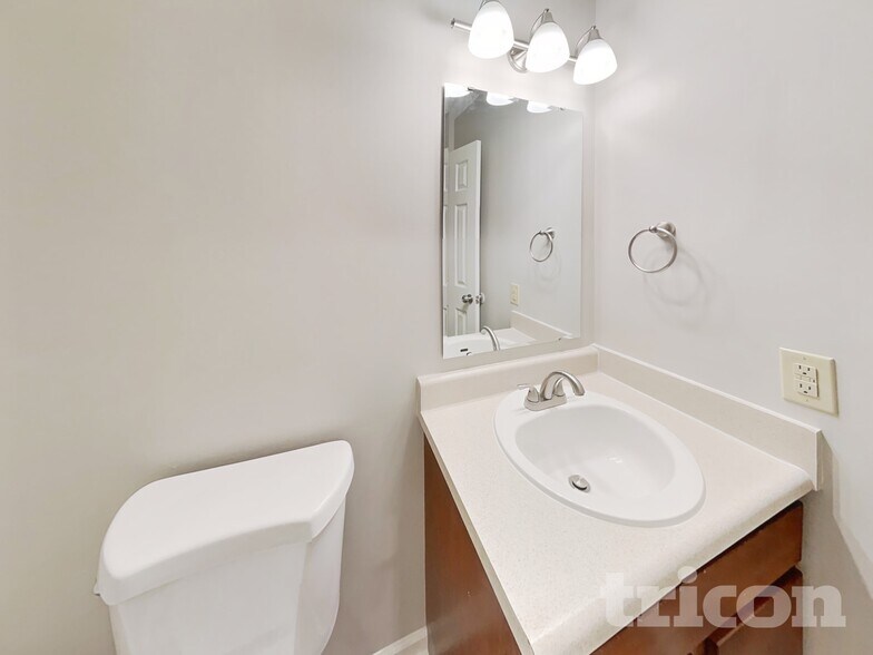 Building Photo - 5237 Montavia Ln