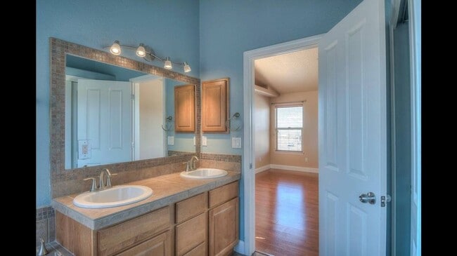 Building Photo - Available Now! Beautiful 3 Bedroom/2 Bathroom Home in Northeast Albuquerque