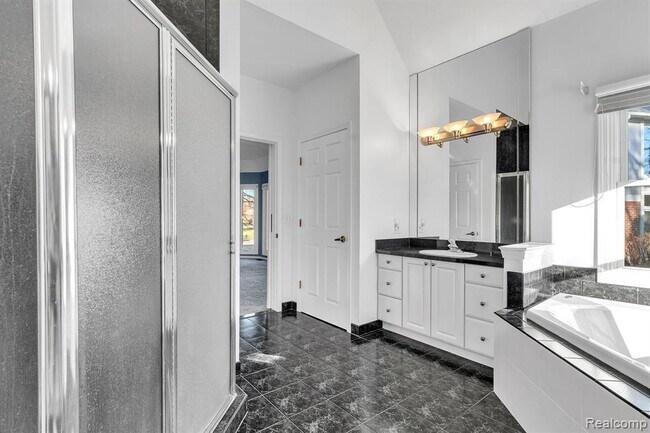 Building Photo - 6573 Poppleton Rd