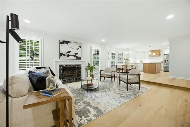 Building Photo - 1390 Tennis Ct Pl