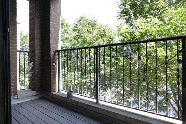 Building Photo - 3024 N Sheffield Ave