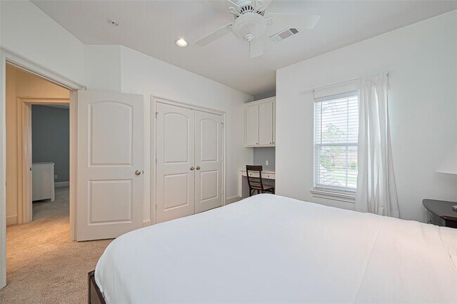 Building Photo - 6 S Berryline Cir